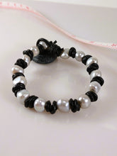 Load image into Gallery viewer, Double barrel knotted Pearl bracelet