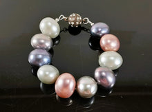 Load image into Gallery viewer, Egg Pearl bracelet