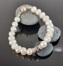 Load image into Gallery viewer, Pearl and SilverBracelet