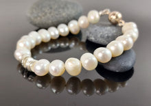 Load image into Gallery viewer, Pearl and SilverBracelet