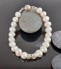 Load image into Gallery viewer, Pearl and SilverBracelet