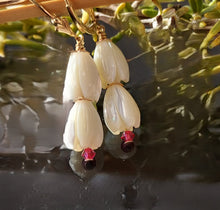 Load image into Gallery viewer, Double bell- Lily of the Valley earrings