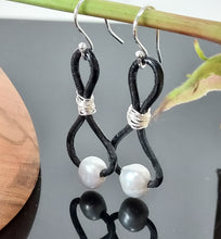 Load image into Gallery viewer, Thick leather and Pearl double infinity loop earrings
