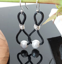 Load image into Gallery viewer, Thick leather and Pearl double infinity loop earrings