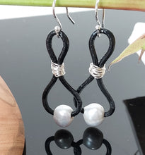 Load image into Gallery viewer, Thick leather and Pearl double infinity loop earrings