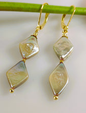 Load image into Gallery viewer, Teresa's Pretty Pearl Earrings