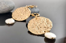 Load image into Gallery viewer, Coin Pearl and Disk earrings