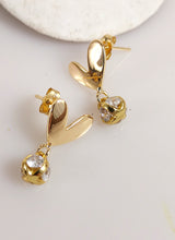 Load image into Gallery viewer, Tumbling Heart Earrings