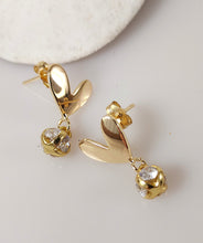 Load image into Gallery viewer, Tumbling Heart Earrings