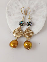 Load image into Gallery viewer, Gold and Bronze Link Earrings