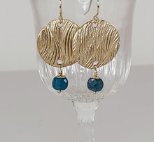 Load image into Gallery viewer, Angel wing earrings