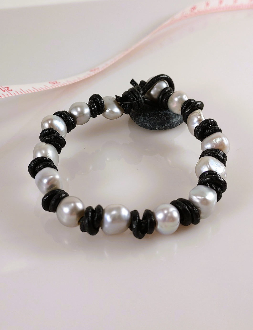 Double barrel knotted Pearl bracelet