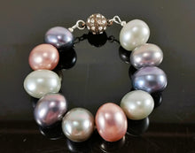 Load image into Gallery viewer, Egg Pearl bracelet
