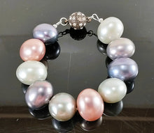 Load image into Gallery viewer, Egg Pearl bracelet
