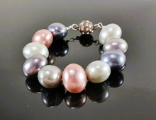 Load image into Gallery viewer, Egg Pearl bracelet
