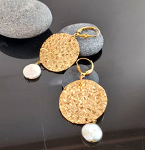 Load image into Gallery viewer, Coin Pearl and Disk earrings
